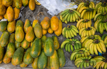 Bananas and mangos on sale in Yangon (Myanmar) street market