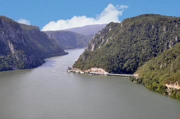 Obraz na płótnie Canvas Danube river near the Serbian city of Donji Milanovac.