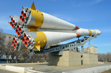 Памятник ракете "Союз" в городе Байконур