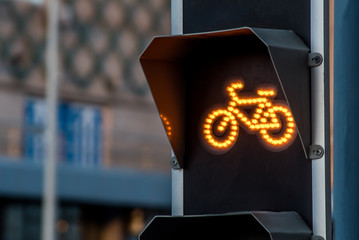 Yellow light for bicycle lane on traffic light