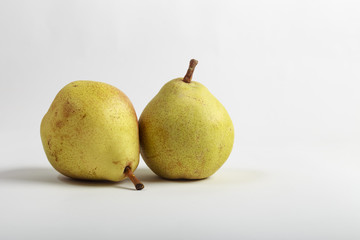 Pere su sfondo bianco