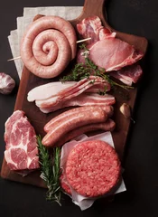 Crédence de cuisine en verre imprimé Viande Raw meat and sausages