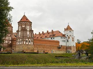 Fototapeta na wymiar Medieval Mirsky Castle Complex. Autumn.