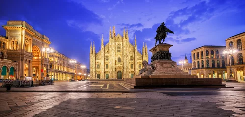 Foto op Plexiglas Kathedraal van Milaan en de Galleria op piazza Duomo, Italië © Boris Stroujko