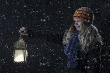 Kind, Schnee, Laterne