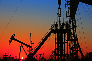 the oil workers are working