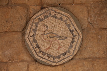 Fototapeta na wymiar oiseau en mosaïque au palais de Beiteddine