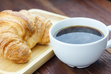Breakfast is a major meal.a refreshing, hot drinks and delicious bakery help stimulate the body throughout the day.
