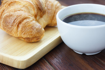 Breakfast is a major meal.a refreshing, hot drinks and delicious bakery help stimulate the body throughout the day.
