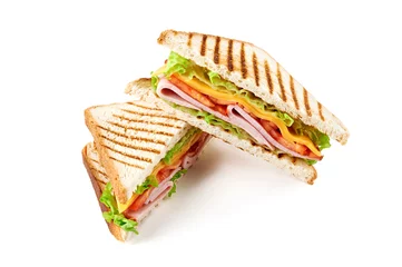 Poster Sandwich met ham, kaas, tomaten, sla en geroosterd brood. Boven weergave geïsoleerd op een witte achtergrond. © dizelen