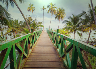 Fototapeta na wymiar Boardwalk on the beach