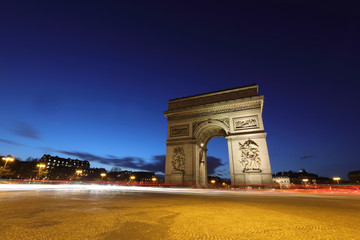 Fototapeta na wymiar エトワール凱旋門　：　パリ、フランス