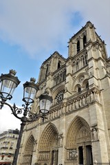 パリ：　ノートルダム大聖堂