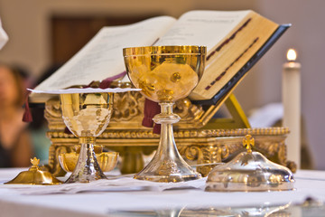 pisside and chalice contain wine and hosts on the altar of the mass - obrazy, fototapety, plakaty