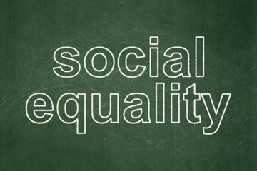 Obraz premium Political concept: text Social Equality on Green chalkboard background
