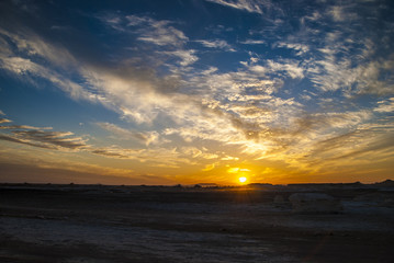 Fototapeta na wymiar 白砂漠の日没