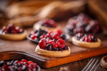 Afwasbaar fotobehang Shortcake pies, mini tartlets © Grafvision