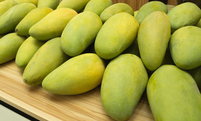 green yellow organic tropical mango fruit 