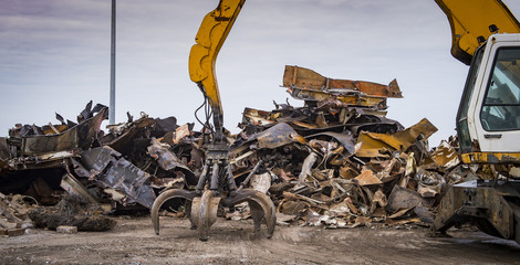 Scrap recycling plant, Crane grabber, pile metal to recycle