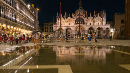 Obraz premium Night view of the Piazza San Marco in Venice, Italy