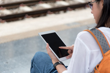 woman traveler using tablet