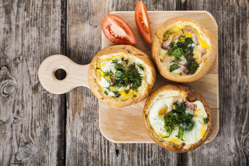 Scrambled eggs with cheese and bacon