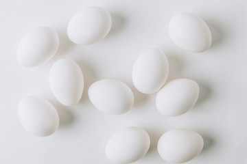 Fototapeta na wymiar white eggs scattered on white background