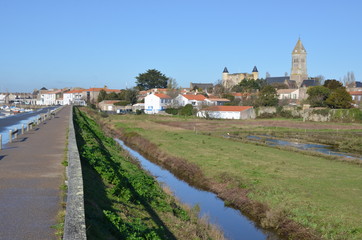 Noirmoutier, chateau, &eacute;glise, digue Jacobsen et r&eacute;serve de M&uuml;llembourg