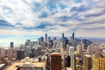 Fototapeta premium Podwyższony widok na panoramę centrum Chicago, Illinois, USA