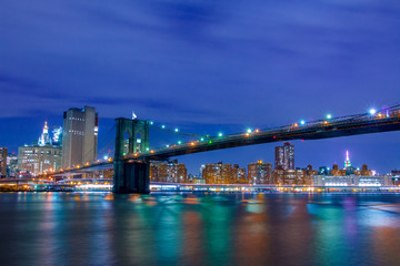 Naklejka na ściany i meble Night Brooklyn Bridge and Manhattan