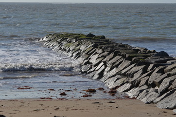 épis de rochers anti érosion, Ouest de la France