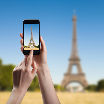 Woman taking a picture of of Eiffel tower