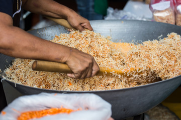 To make  Mixed Crispy Rice Noodle in Thailand.