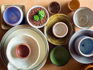 Obraz na płótnie Canvas Ceramic bowls prepared to use for houseplant pot