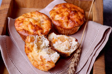 Oat muffins with apples and cinnamon