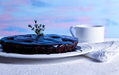 шоколадный пирог, завтрак с чашкой кофе - obrazy, fototapety, plakaty
