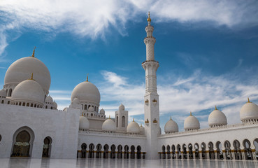 Fototapeta na wymiar Sheikh-Zayed-Moschee in Abu Dhabi 