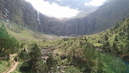 montagne chemin balade randonn&eacute;e pierre nature ciel nuage montagne