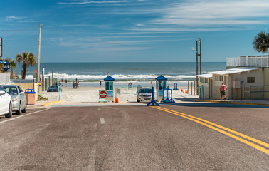 Fototapeta na wymiar DAYTONA BEACH, FL - FEBRUARY 17, 2016: Entrance of beach road. Daytona road on the beach is a famous tourist attraction