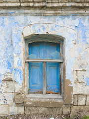 Window with shutters in old abandoned house
/ Window with blue wooden shutters in an old abandoned brick house
