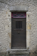 Fototapeta na wymiar Tür antik Holz Gitter Fenster