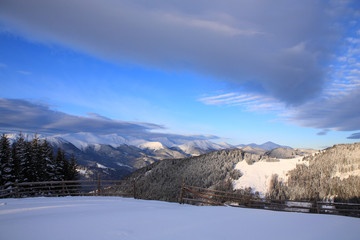 Fototapeta na wymiar Winter in the Carpathian Mountains