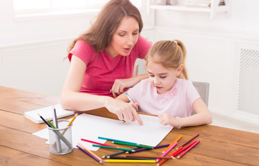 Fototapeta premium Mother drawing with her daughter