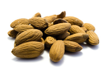 Mandel Mandelkern Mandelkerne Mandeln isoliert freigestellt auf weißen Hintergrund, Freisteller