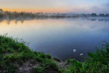 Fototapeta na wymiar spring morning. dawn near a picturesque river