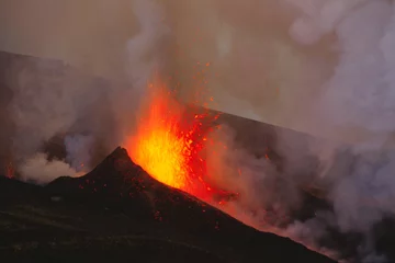 Selbstklebende Fototapete Vulkan Ätna, Lavabrunnen
