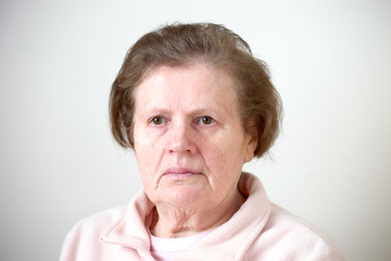 Traurige Seniorin