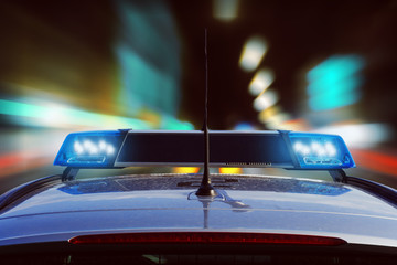 Polizeieinsatz nachts in der Stadt © OFC Pictures