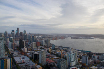 Fototapeta premium The skyline of Seattle on a cloudy day