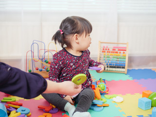 baby girl refuse learning alphabet at home